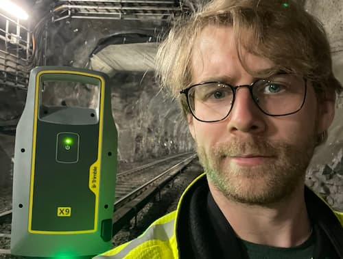Porträtt Pawel Podsiadly framför Trimble X9
